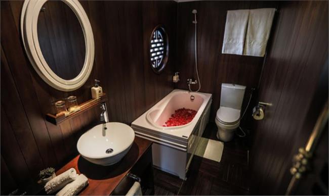 Bhaya Classic Cruise Ha Long Bay